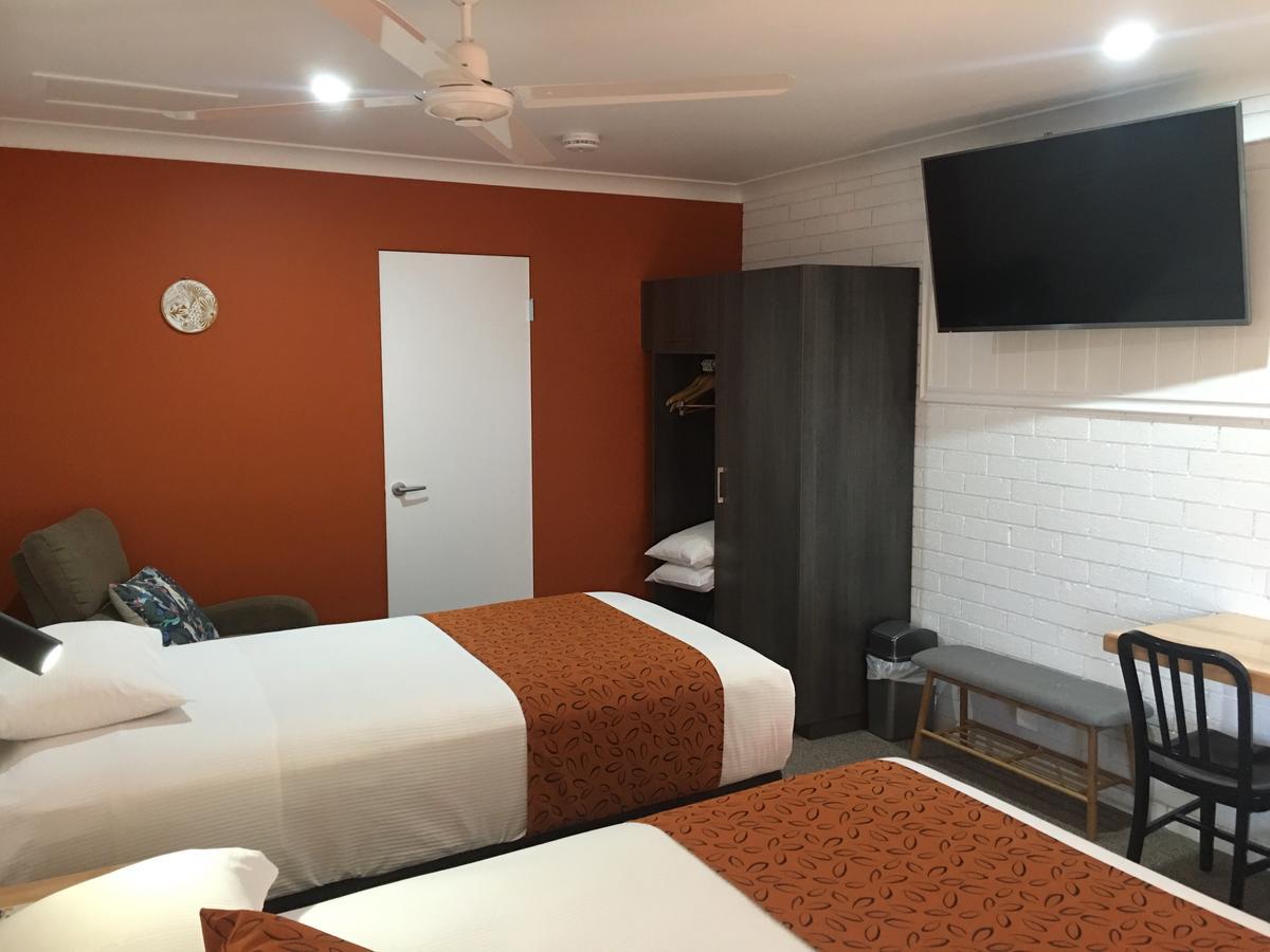 Gin Gin Village Motor Inn Motel Qld Экстерьер фото