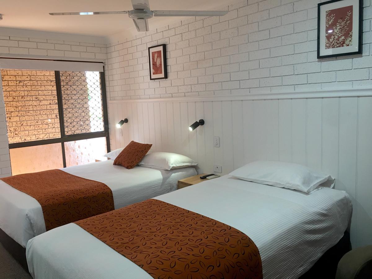 Gin Gin Village Motor Inn Motel Qld Экстерьер фото